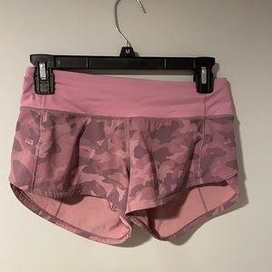 size 2 pink camo lululemon speed up shorts 2.5 in
